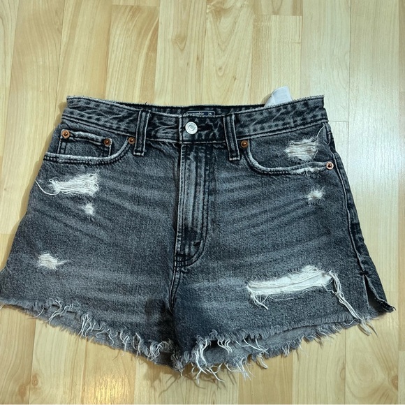 Abercrombie & Fitch Pants - Abercrombie & Fitch Women’s Black Wash Distressed Annie High Rise Short Size0/25
